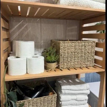 Aaaa Apartment